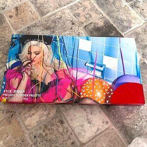 Kylie “Sipping Pretty” Eyeshadow Palette
